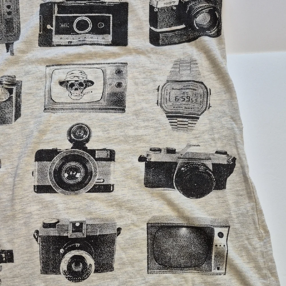 POL Cream Graphic Vintage Cameras Print Tee, Medium, Pre-loved - Picture 8 of 10